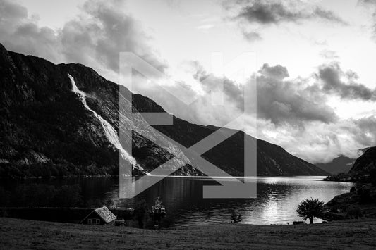 Fjell, foss, og fjord